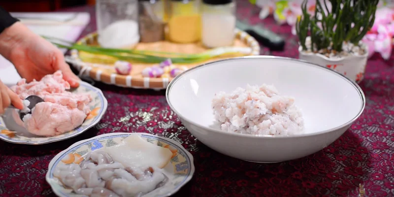 Bí Quyết Chọn Nguyên Liệu Tươi Ngon Cho Món Chả Mực Hoàn Hảo