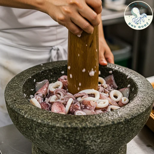 Cách làm chả mực với bột năng dai ngon, sần sật tại nhà